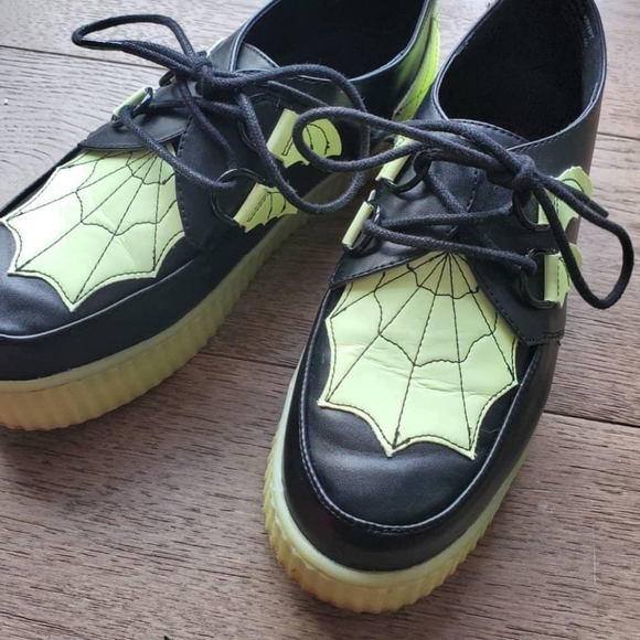 COPY - "Krypt Web Glow" shoes - Picture 3 of 3